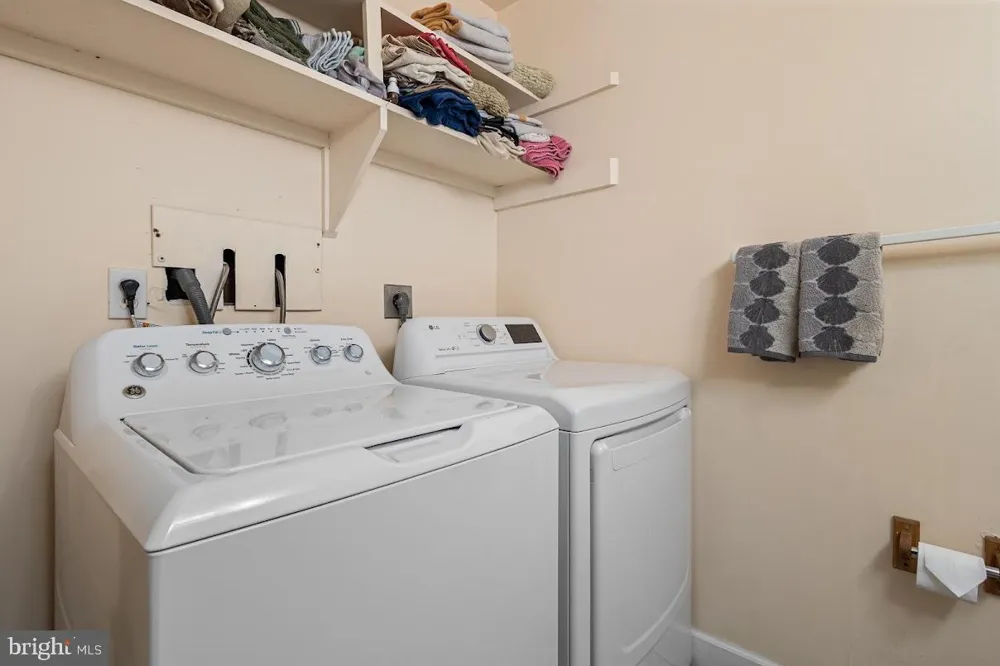 8210 CARRLEIGH PARKWAY #6 Springfield, VA 22152