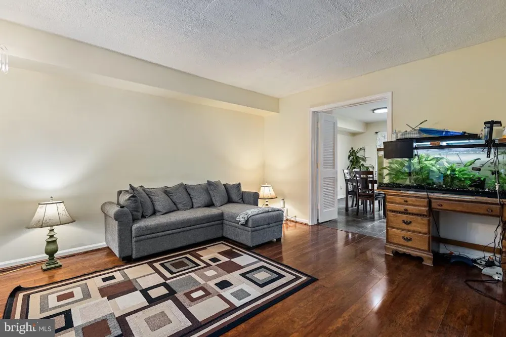 8210 CARRLEIGH PARKWAY #6 Springfield, VA 22152
