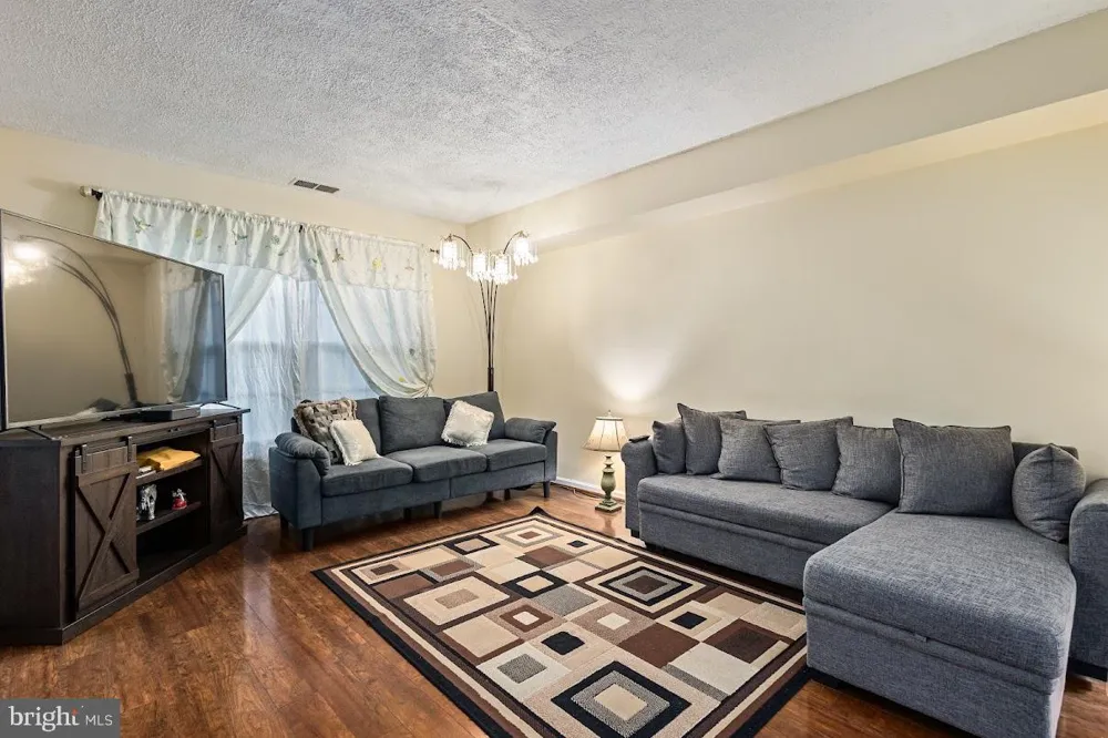 8210 CARRLEIGH PARKWAY #6 Springfield, VA 22152