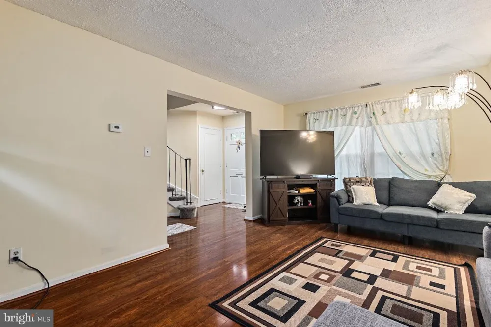 8210 CARRLEIGH PARKWAY #6 Springfield, VA 22152
