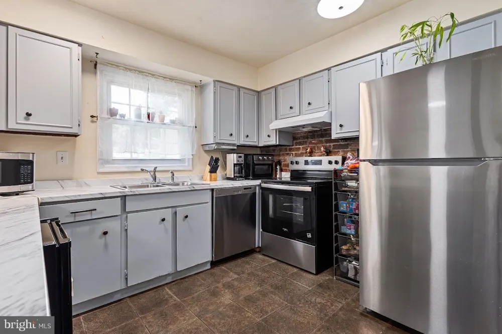 8210 CARRLEIGH PARKWAY #6 Springfield, VA 22152