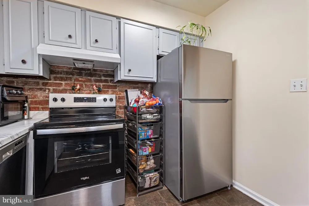 8210 CARRLEIGH PARKWAY #6 Springfield, VA 22152