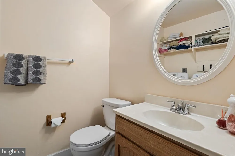 8210 CARRLEIGH PARKWAY #6 Springfield, VA 22152