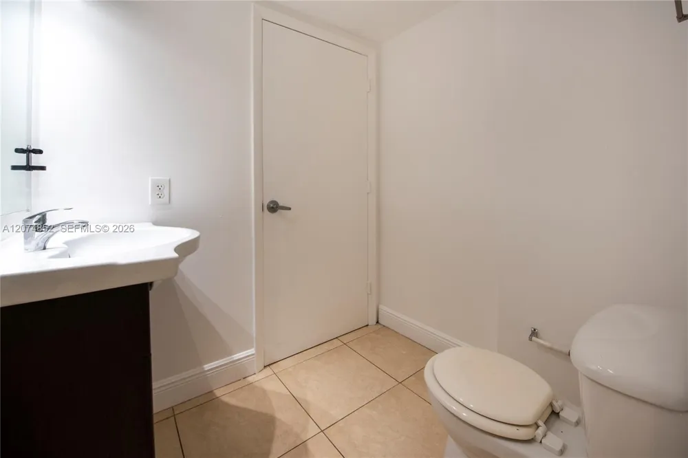 4147 Stirling Rd #406 Dania Beach, FL 33314
