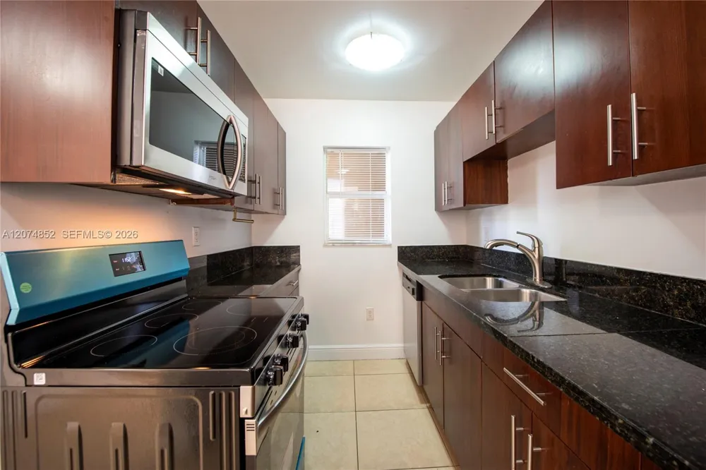 4147 Stirling Rd #406 Dania Beach, FL 33314