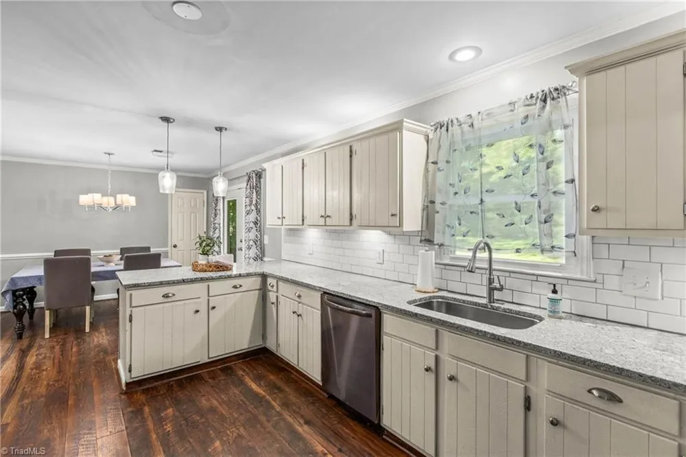 107 Rose Trail King, NC 27021