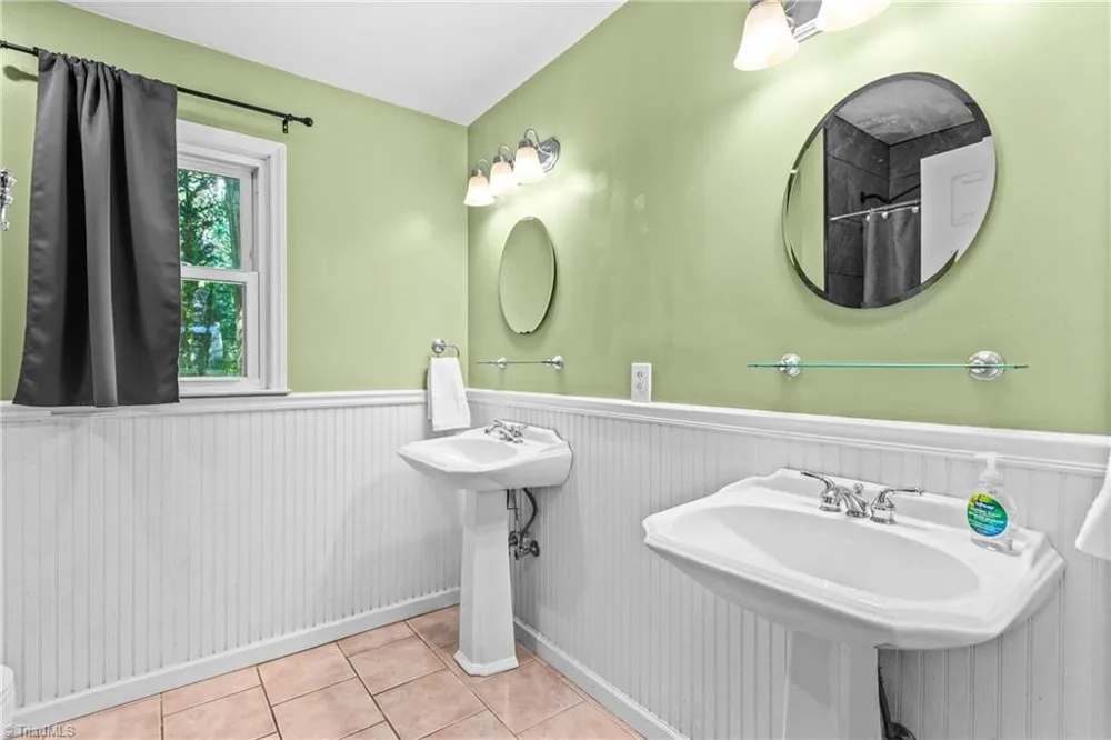 107 Rose Trail King, NC 27021