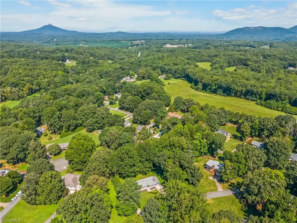 107 Rose Trail King, NC 27021