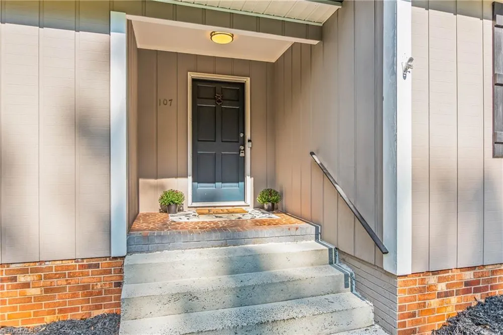107 Rose Trail King, NC 27021