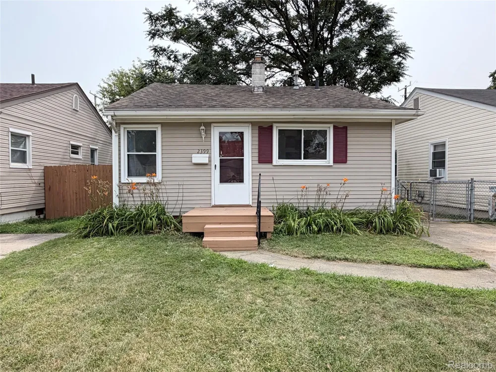 2399 Fisher Street Melvindale City, MI 48122
