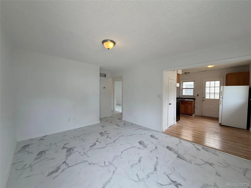 2399 Fisher Street Melvindale City, MI 48122
