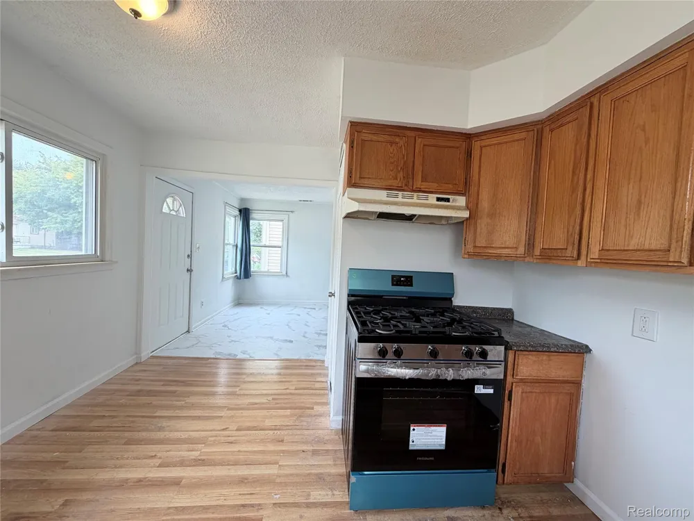 2399 Fisher Street Melvindale City, MI 48122