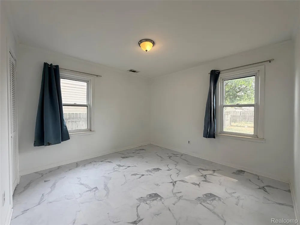 2399 Fisher Street Melvindale City, MI 48122