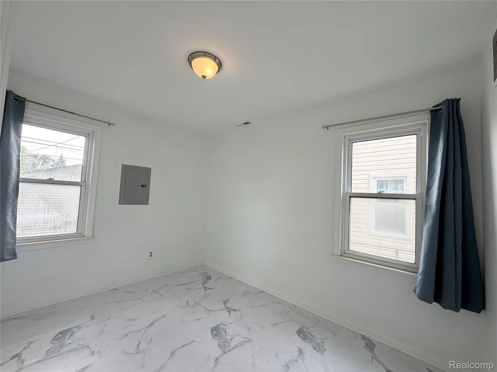 2399 Fisher Street Melvindale City, MI 48122