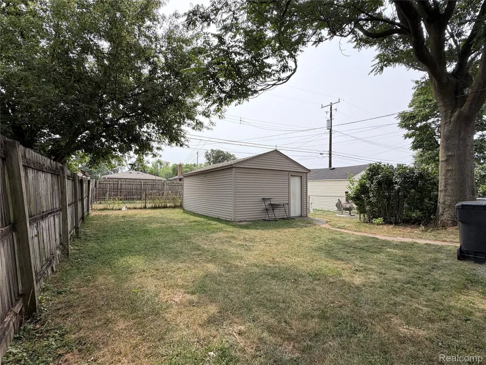 2399 Fisher Street Melvindale City, MI 48122