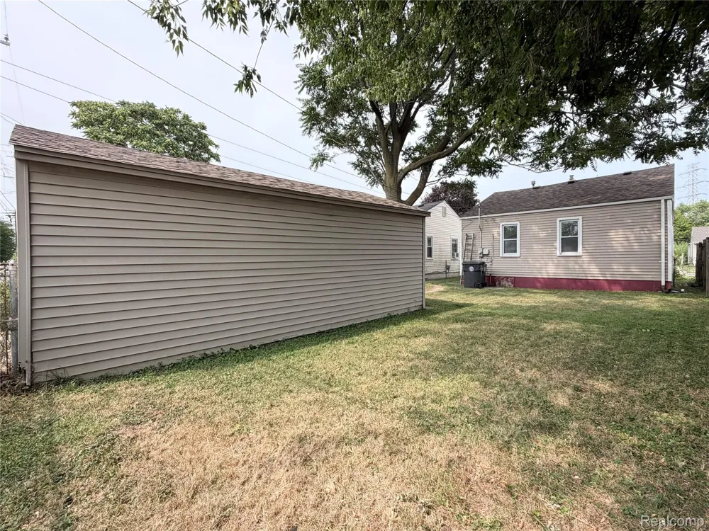 2399 Fisher Street Melvindale City, MI 48122
