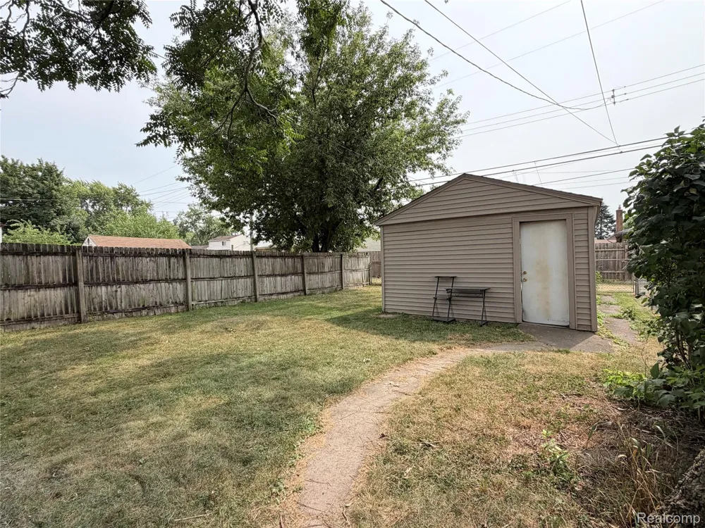 2399 Fisher Street Melvindale City, MI 48122