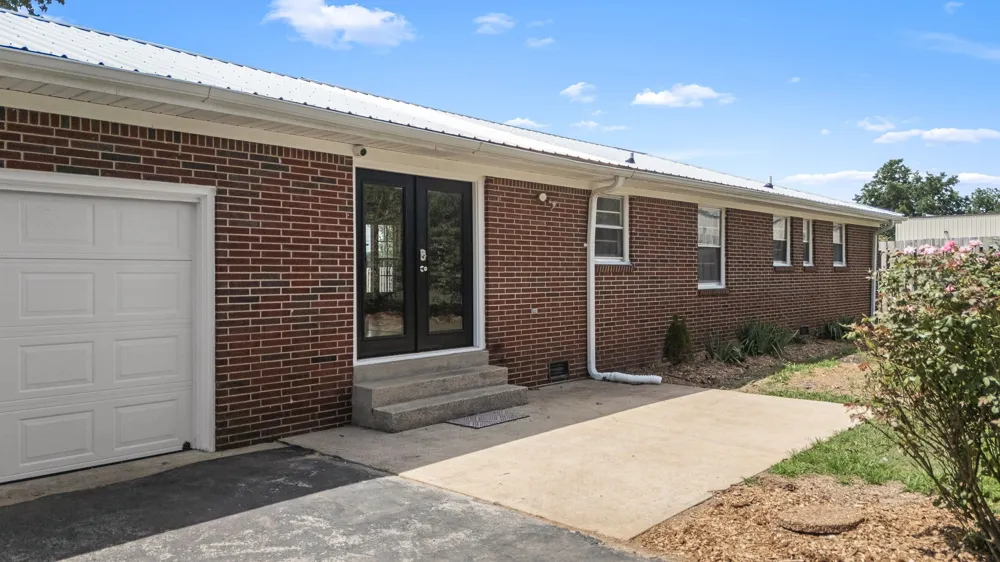 905 S Main St Estill Springs, TN 37330
