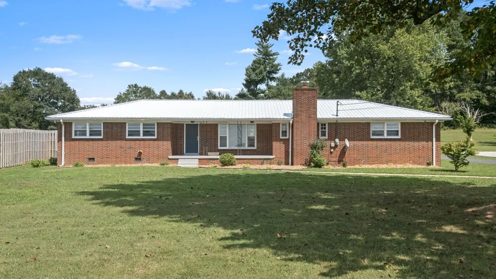 905 S Main St Estill Springs, TN 37330