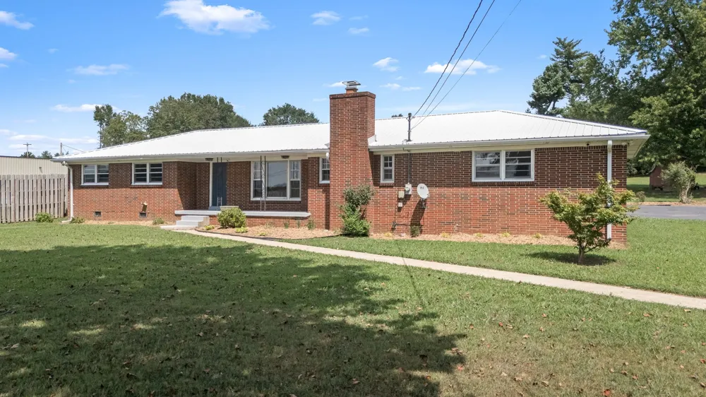 905 S Main St Estill Springs, TN 37330