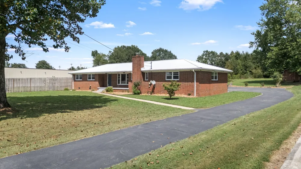 905 S Main St Estill Springs, TN 37330