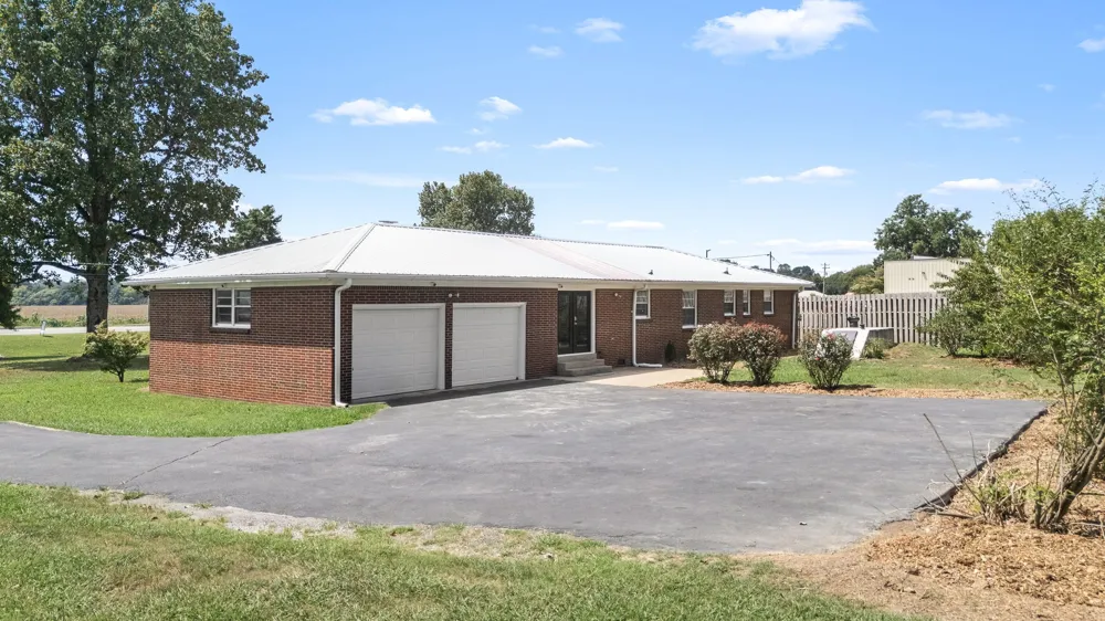 905 S Main St Estill Springs, TN 37330