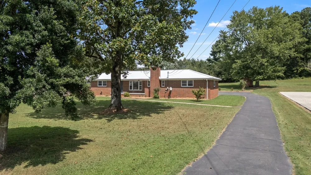 905 S Main St Estill Springs, TN 37330