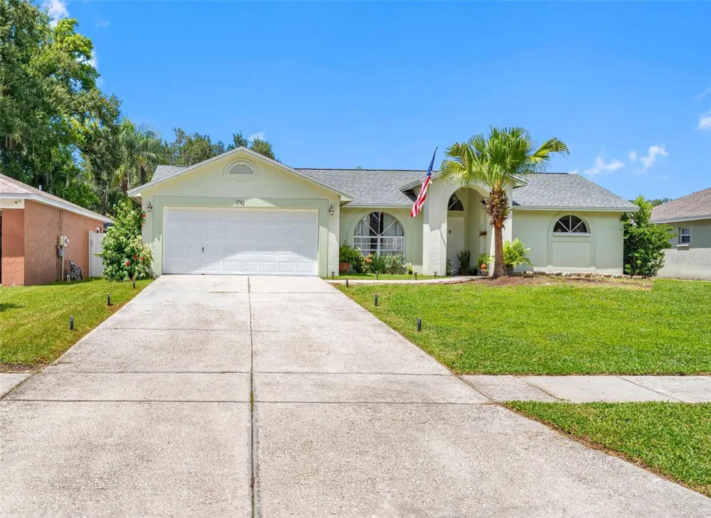 1742 STAYSAIL DRIVE Valrico, FL 33594