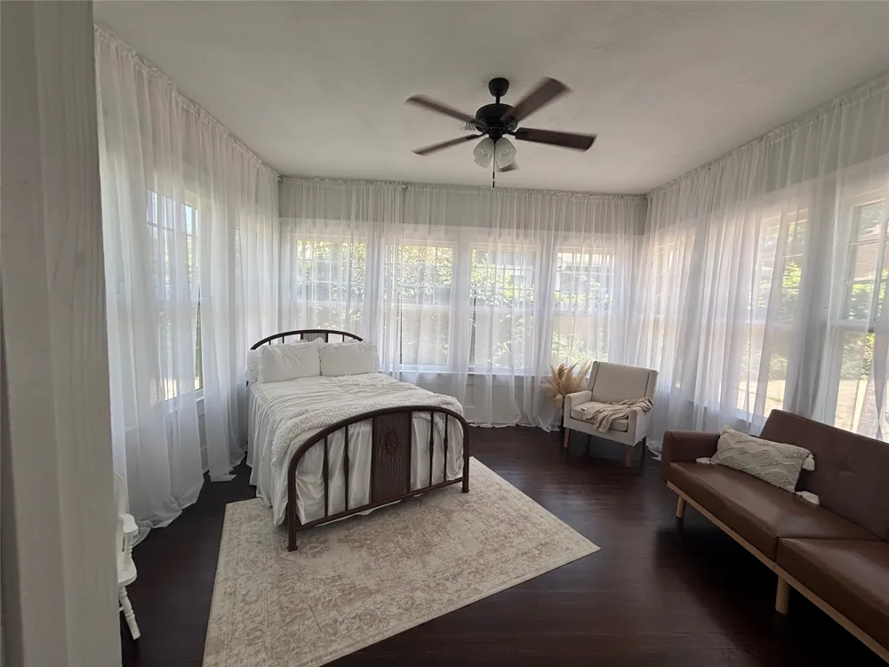 311 W Sam Rayburn Drive Bonham, TX 75418