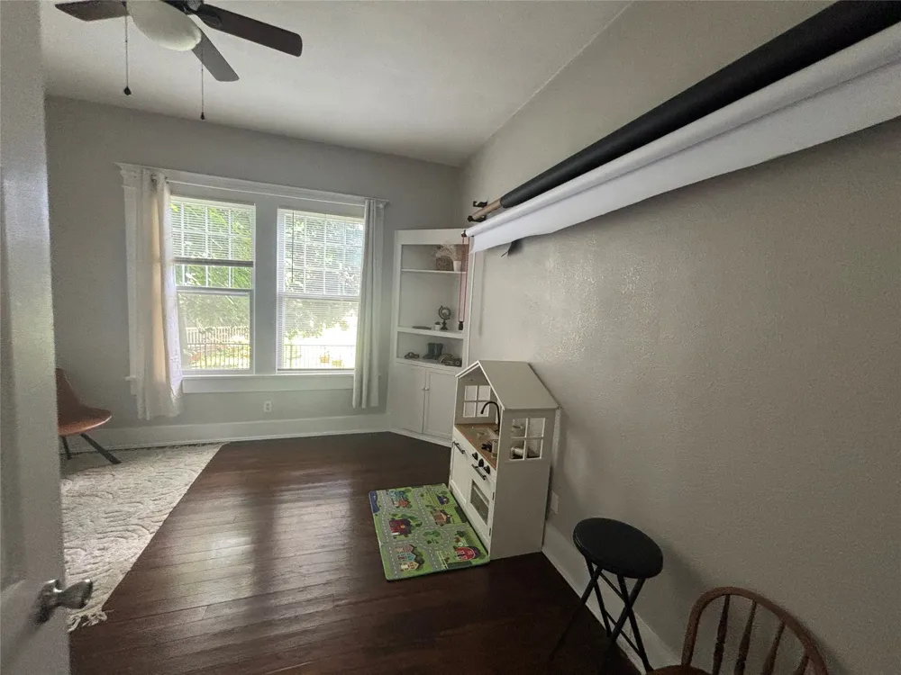 311 W Sam Rayburn Drive Bonham, TX 75418