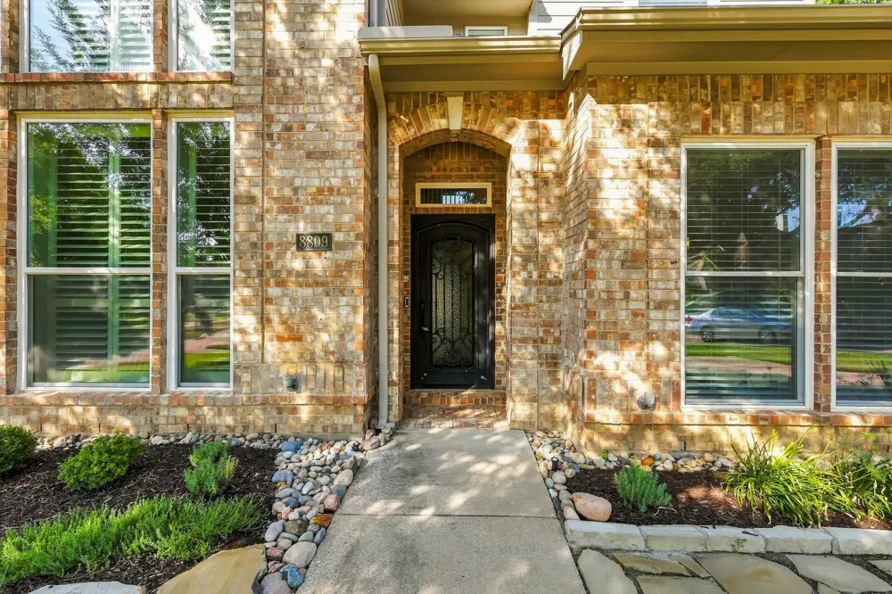 8809 Hedge Row Court North Richland Hills, TX 76182