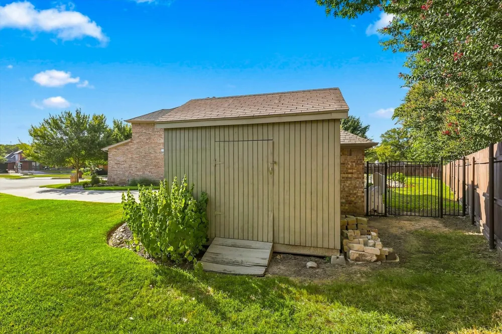 8809 Hedge Row Court North Richland Hills, TX 76182