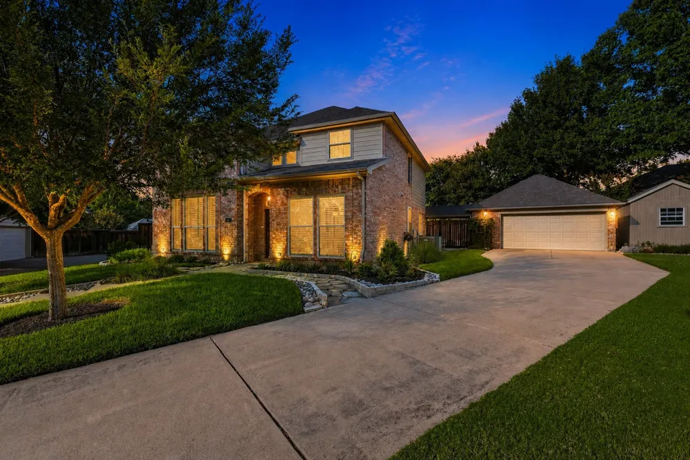 8809 Hedge Row Court North Richland Hills, TX 76182
