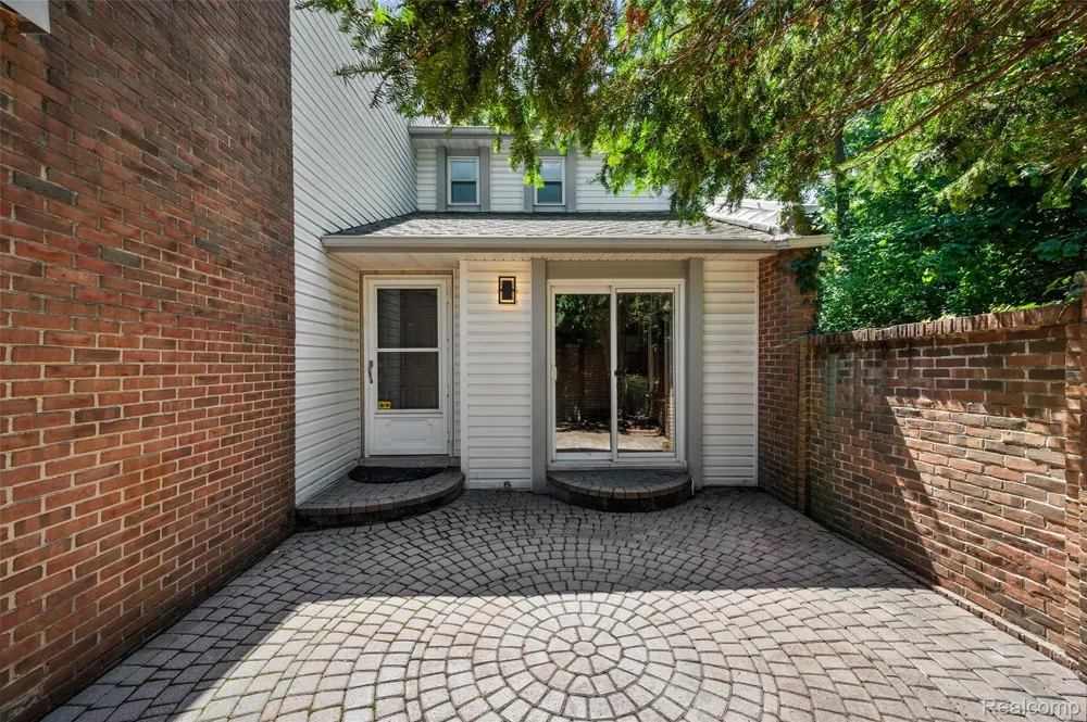 169 E Long Lake Road Bloomfield Hills City, MI 48304