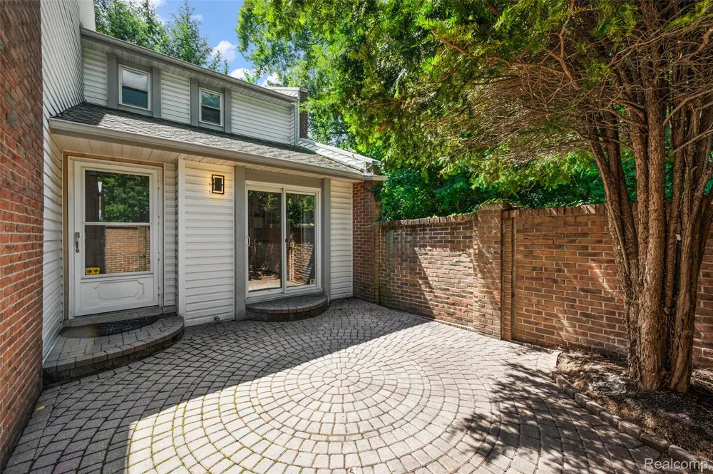 169 E Long Lake Road Bloomfield Hills City, MI 48304
