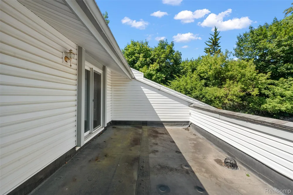 169 E Long Lake Road Bloomfield Hills City, MI 48304