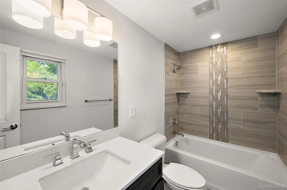 169 E Long Lake Road Bloomfield Hills City, MI 48304