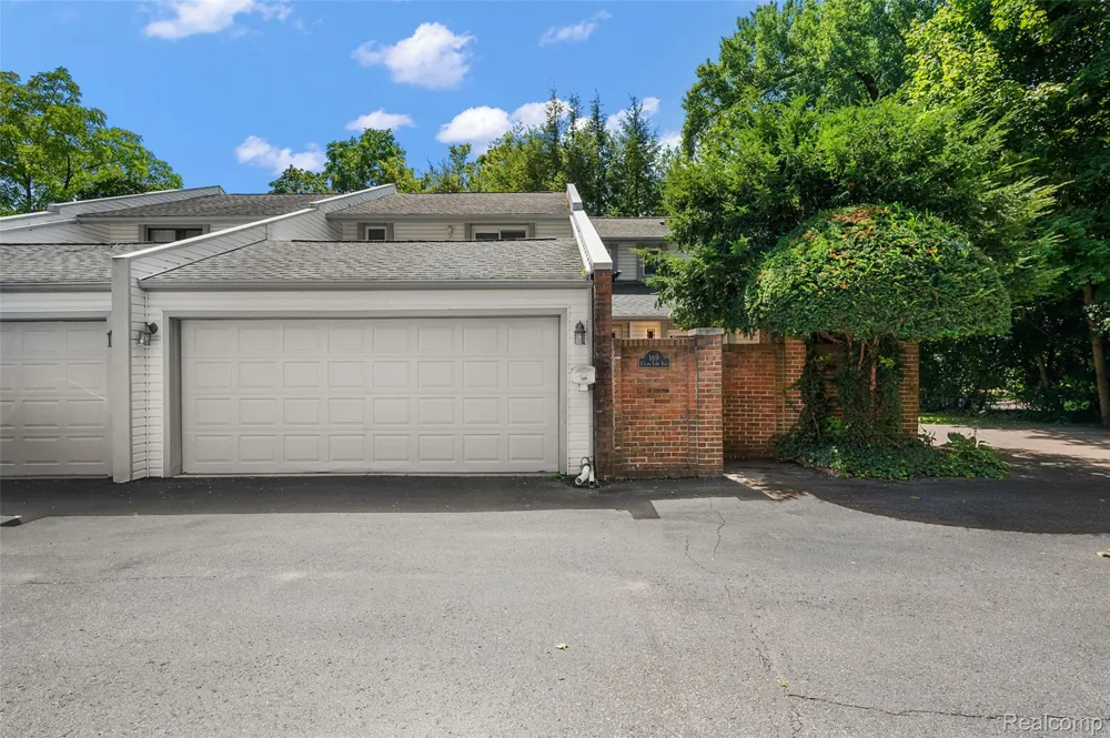 169 E Long Lake Road Bloomfield Hills City, MI 48304