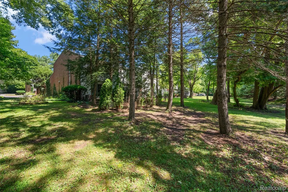 169 E Long Lake Road Bloomfield Hills City, MI 48304