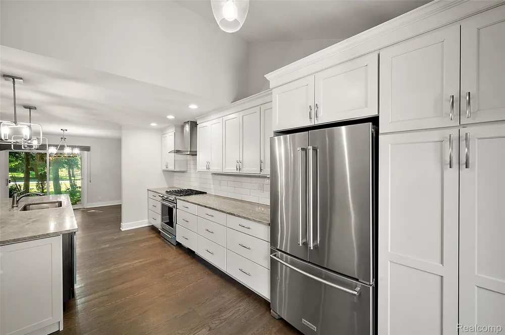 169 E Long Lake Road Bloomfield Hills City, MI 48304