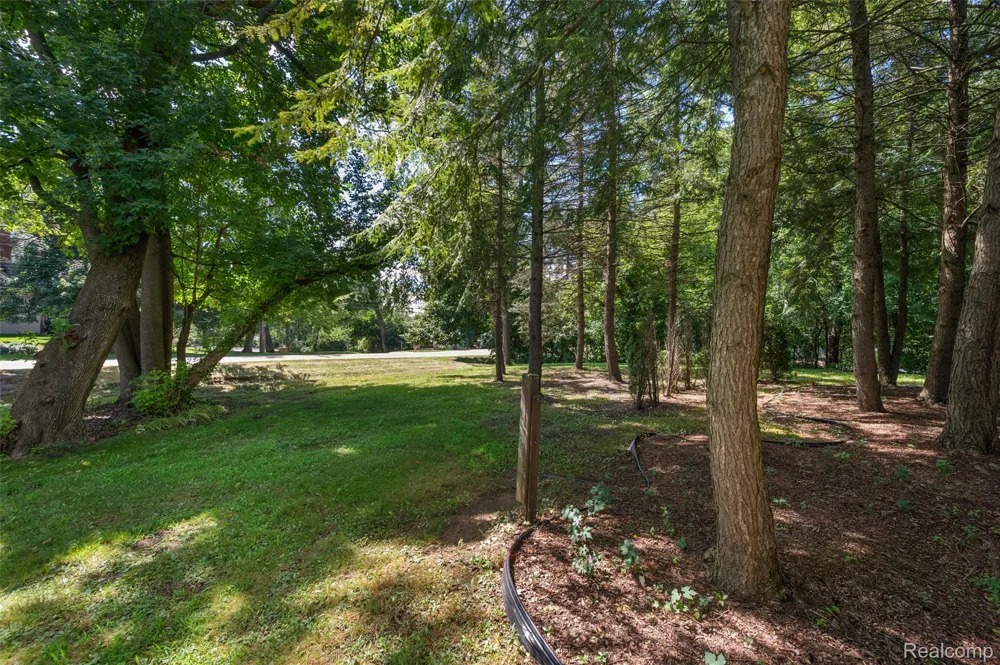 169 E Long Lake Road Bloomfield Hills City, MI 48304