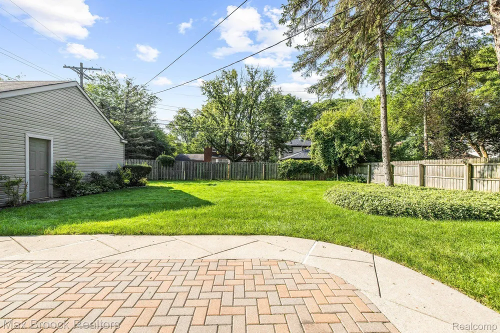 999 NORFOLK STREET Birmingham City, MI 48009