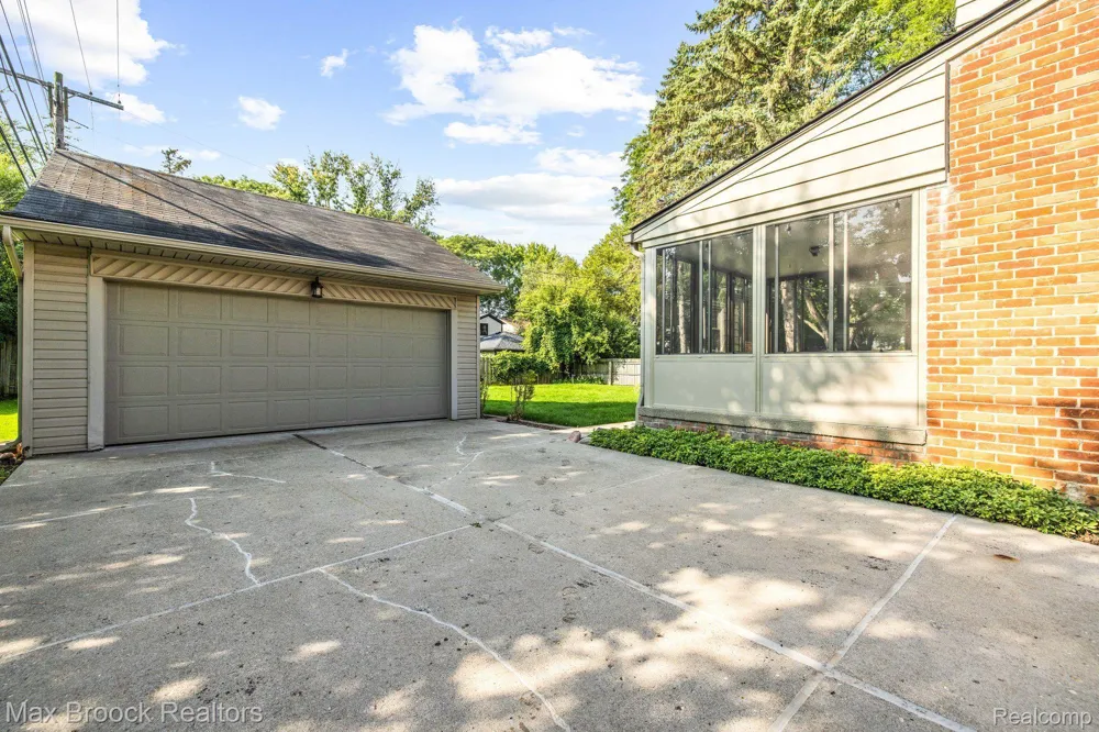 999 NORFOLK STREET Birmingham City, MI 48009