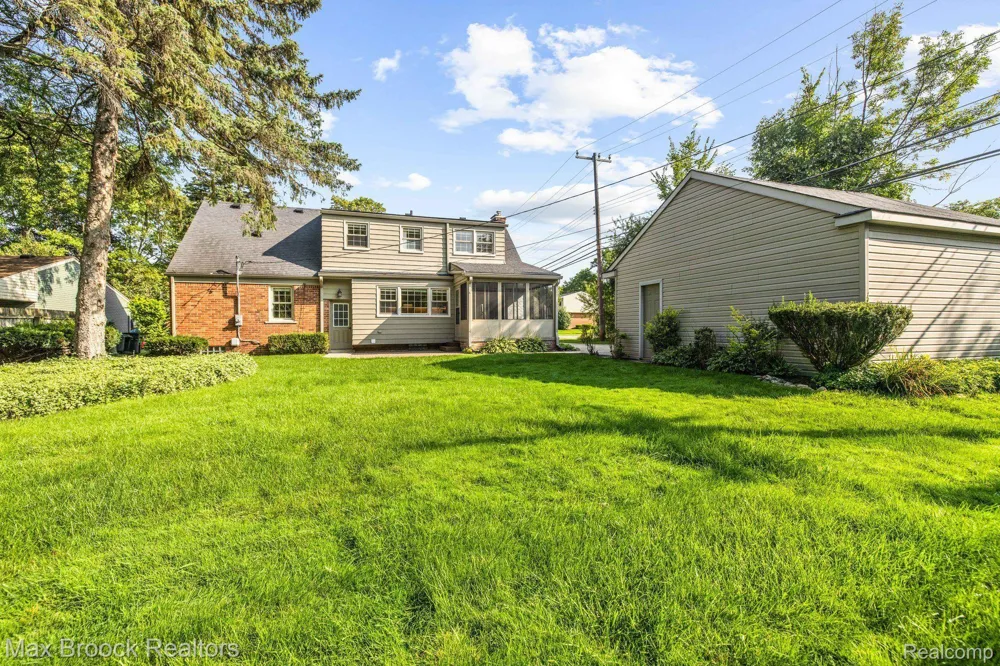 999 NORFOLK STREET Birmingham City, MI 48009
