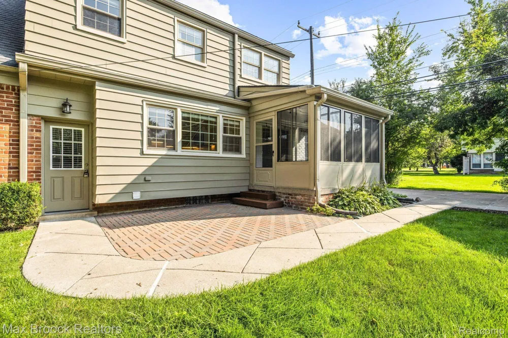 999 NORFOLK STREET Birmingham City, MI 48009