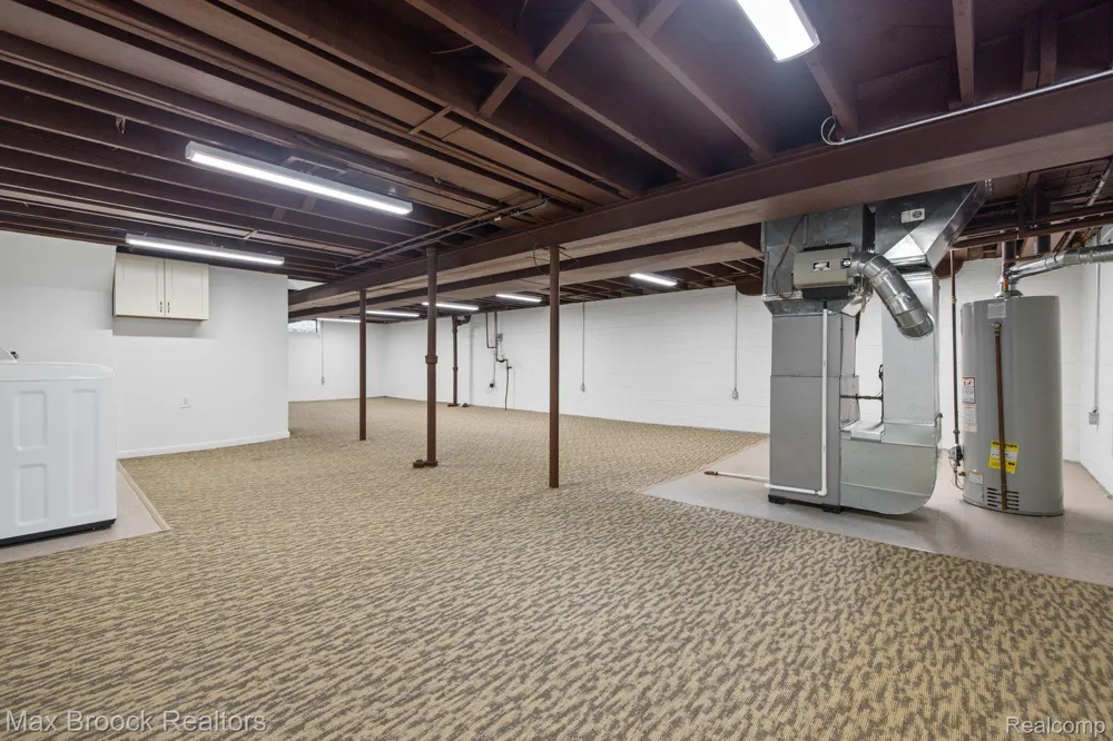 999 NORFOLK STREET Birmingham City, MI 48009