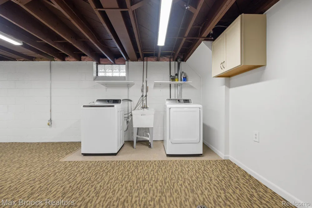 999 NORFOLK STREET Birmingham City, MI 48009