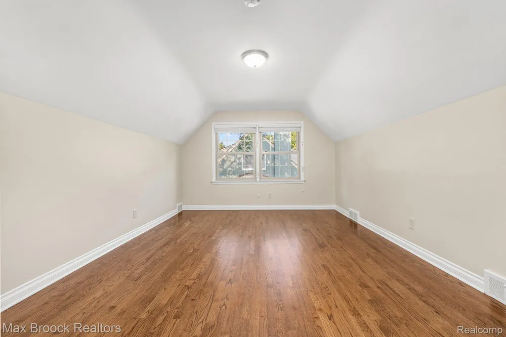 999 NORFOLK STREET Birmingham City, MI 48009