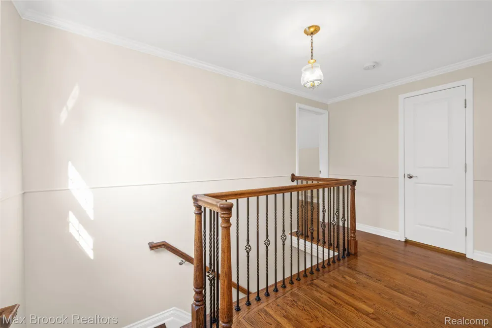 999 NORFOLK STREET Birmingham City, MI 48009
