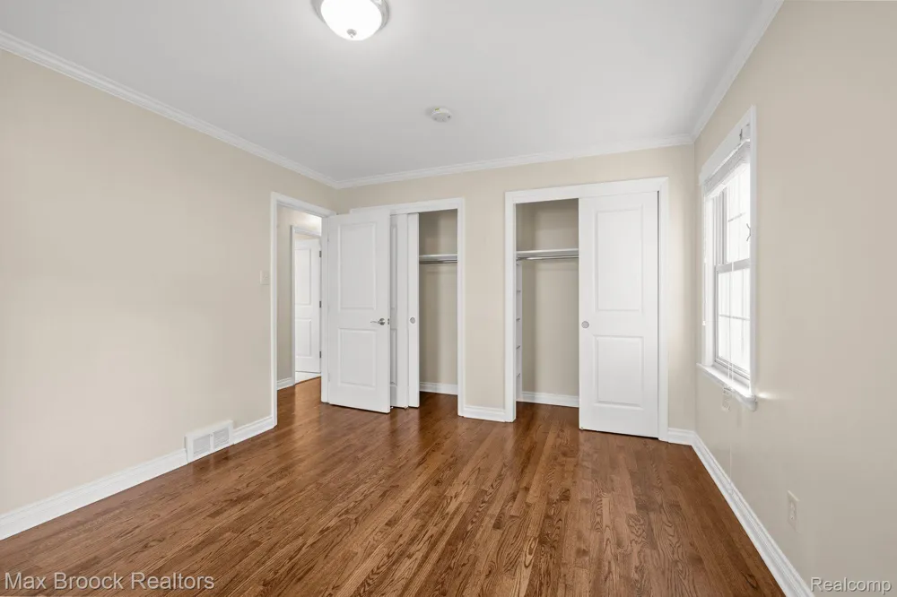 999 NORFOLK STREET Birmingham City, MI 48009